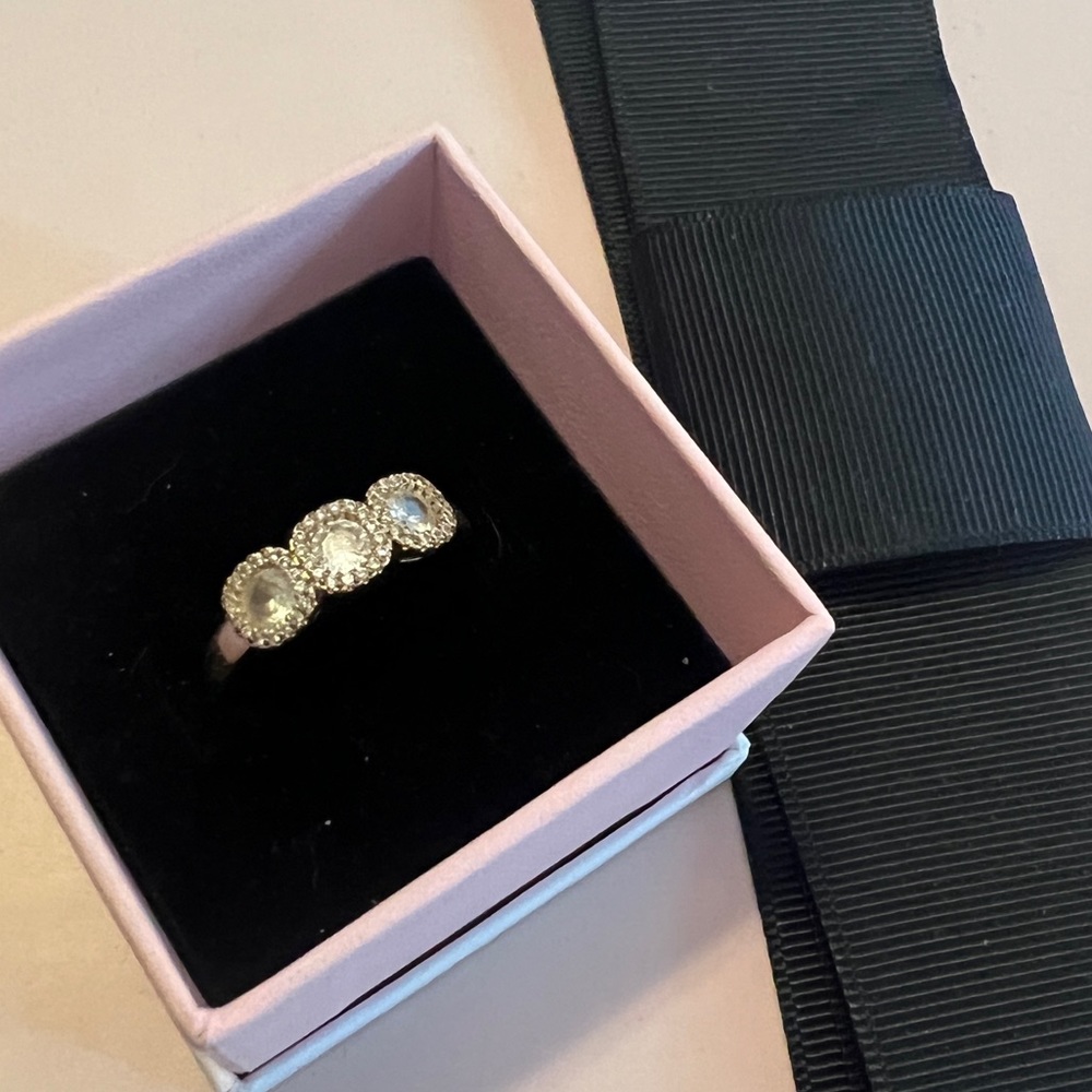 Ring, women’s size 8. Price negotiable. Make your best offer! - Picture 9 of 10